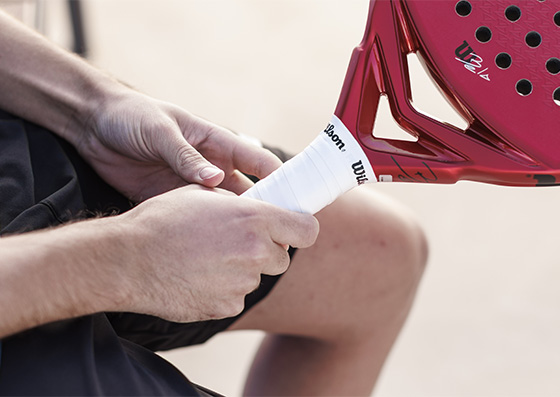 Come si posiziona il grip su una racchetta da padel